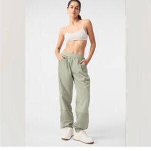 ALO Yoga Wide-Leg Track Pants in Limestone